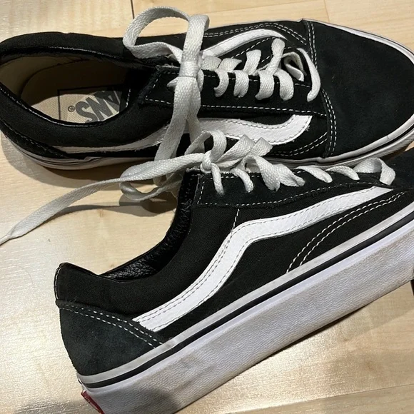 Vans - Picture 3 of 6
